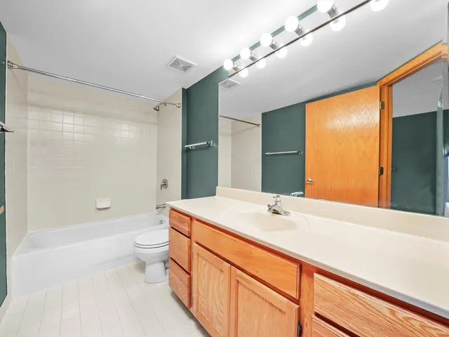 $2,500 | 5360 North Lowell Avenue, Unit 404, Chicago, IL 60630