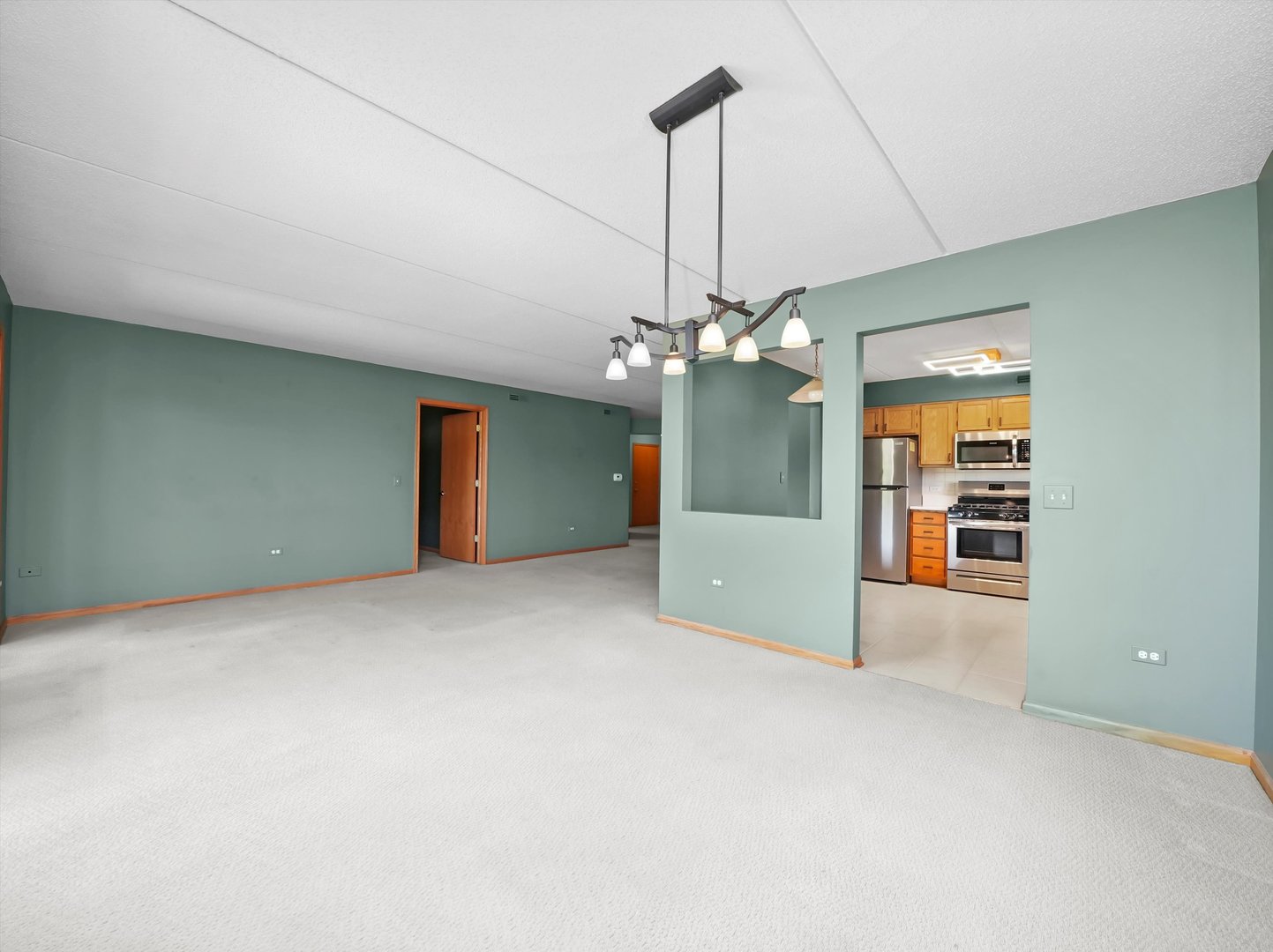 5360 North Lowell Avenue, Unit 404 Chicago, IL 60630 - Photo 3 of 18