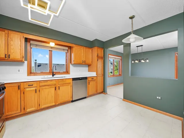 $2,500 | 5360 North Lowell Avenue, Unit 404, Chicago, IL 60630