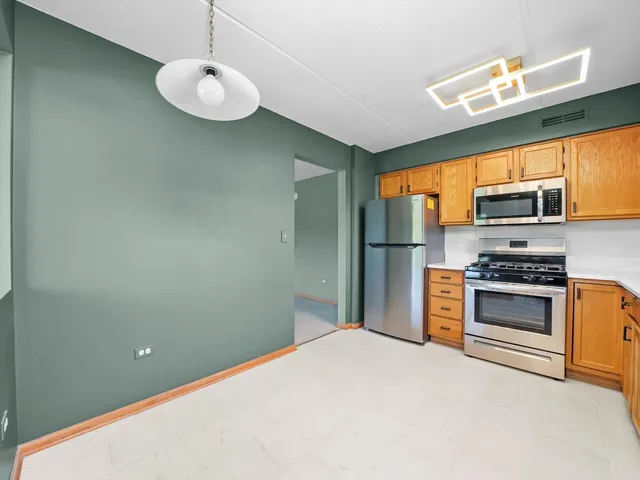 $2,500 | 5360 North Lowell Avenue, Unit 404, Chicago, IL 60630