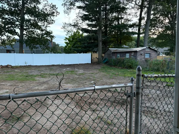 $2,600 | 21 David Street, Enfield, CT 06082