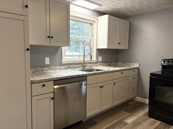 $2,600 | 21 David Street, Enfield, CT 06082