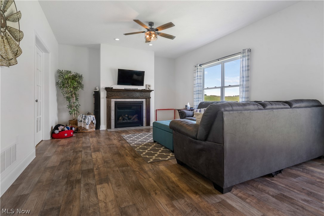 332 Clark Road Wooster, OH 44691 - Photo 11 of 31 Family room