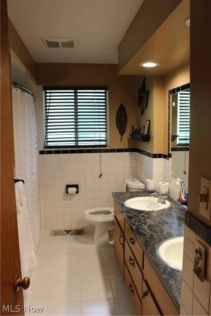 3433 Verner Road Kent, OH 44240 - Photo 9 of 16 Main floor full bath