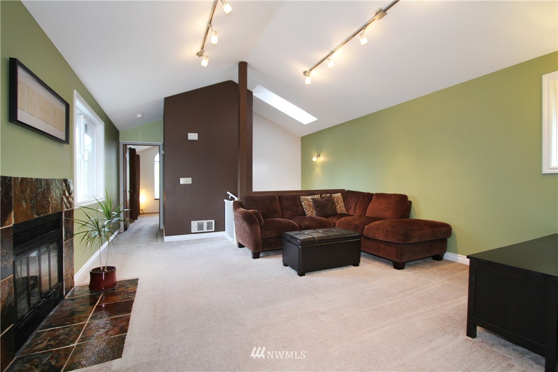 2317 North 56th Street Seattle, WA 98103 - Photo 4 of 21