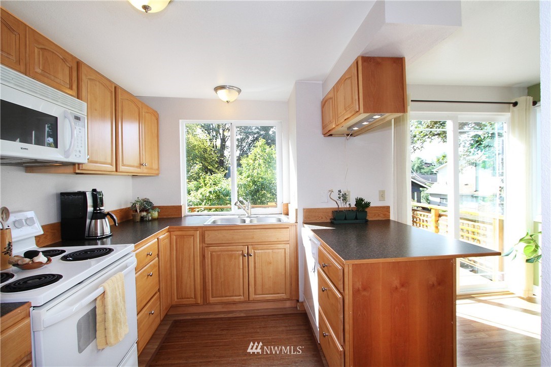 2317 North 56th Street Seattle, WA 98103 - Photo 8 of 21