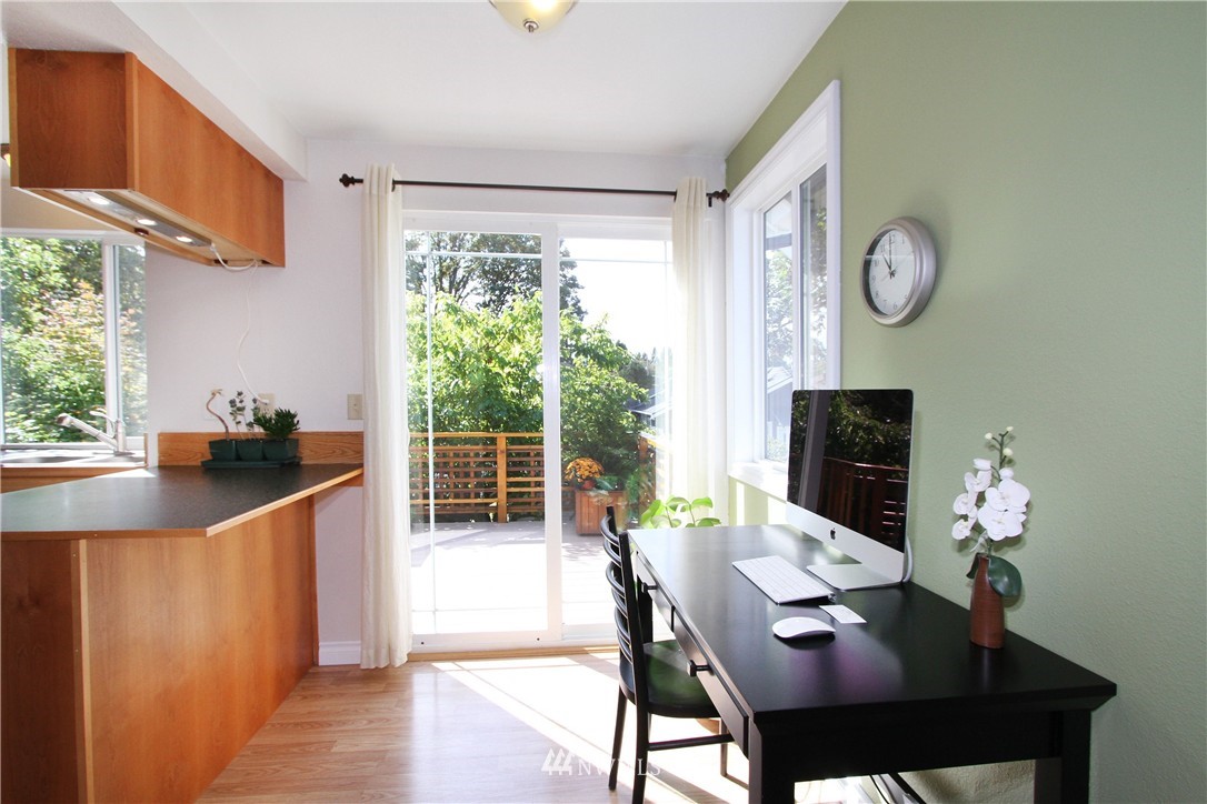 2317 North 56th Street Seattle, WA 98103 - Photo 9 of 21