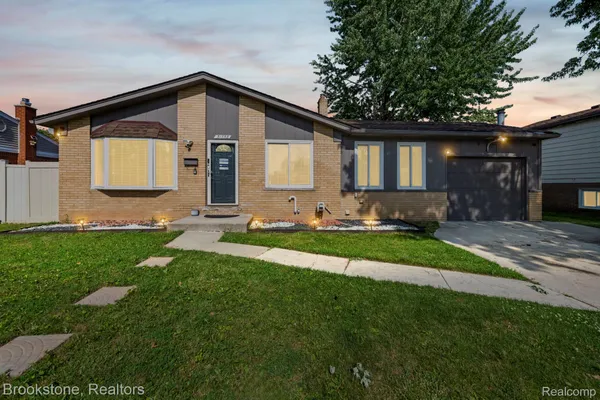 $329,900 | 31758 Eiffel Avenue, Warren, MI 48088