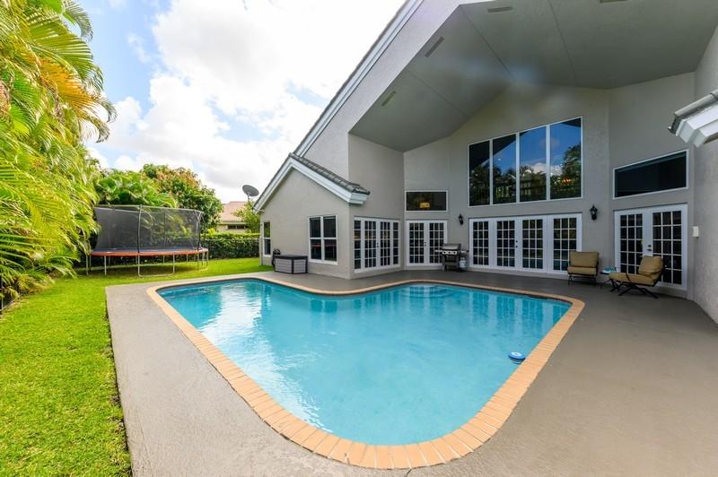4622 Northwest 26th Way Boca Raton, FL 33434 - Photo 13 of 35 Pool, Patio, Yard