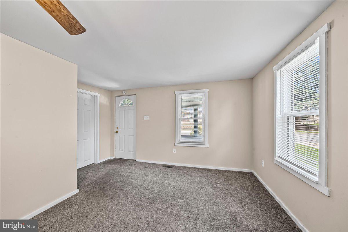 1242 Chestnut Street Marcus Hook, PA 19061 - Photo 5 of 32