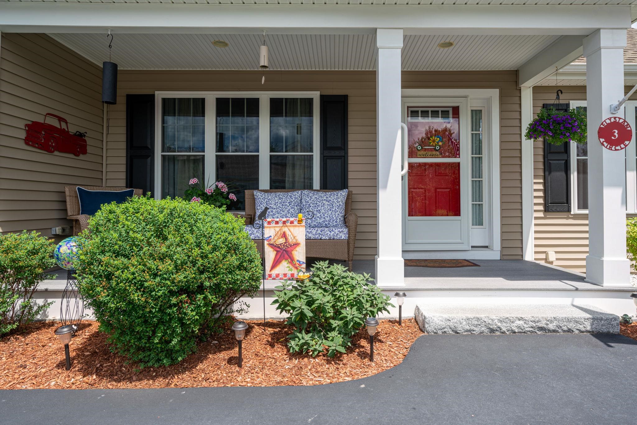 3 Elystan Circle, Unit 3 Nashua, NH 03064 - Photo 2 of 37
