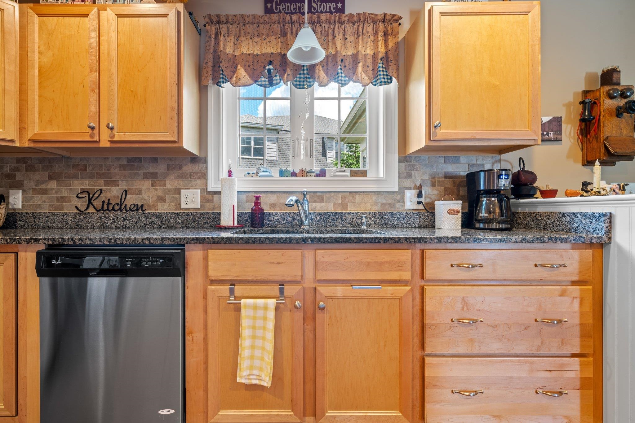 3 Elystan Circle, Unit 3 Nashua, NH 03064 - Photo 3 of 37