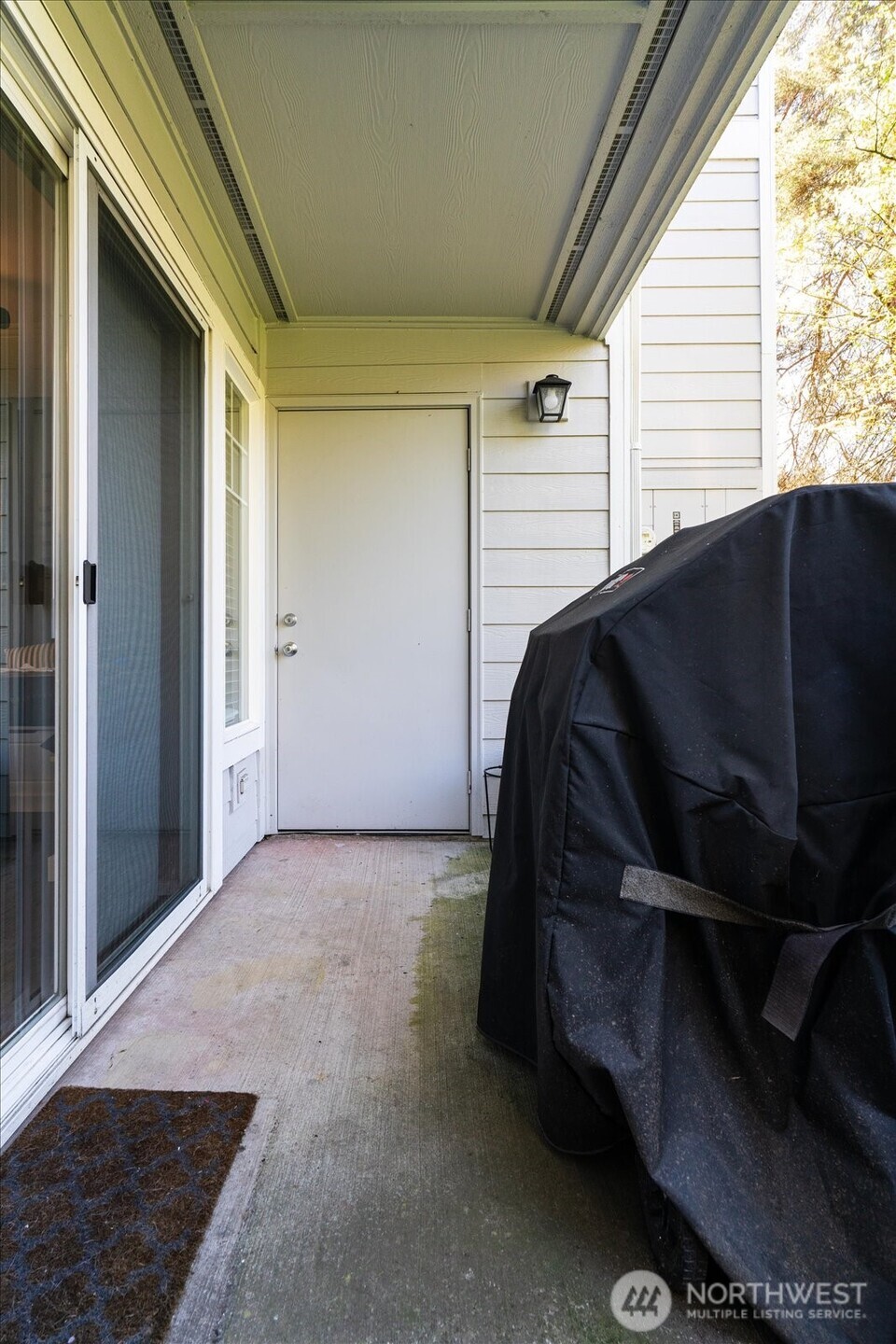 15150 140th Way Southeast, Unit T104 Renton, WA 98058 - Photo 32 of 40 a view of balcony and car