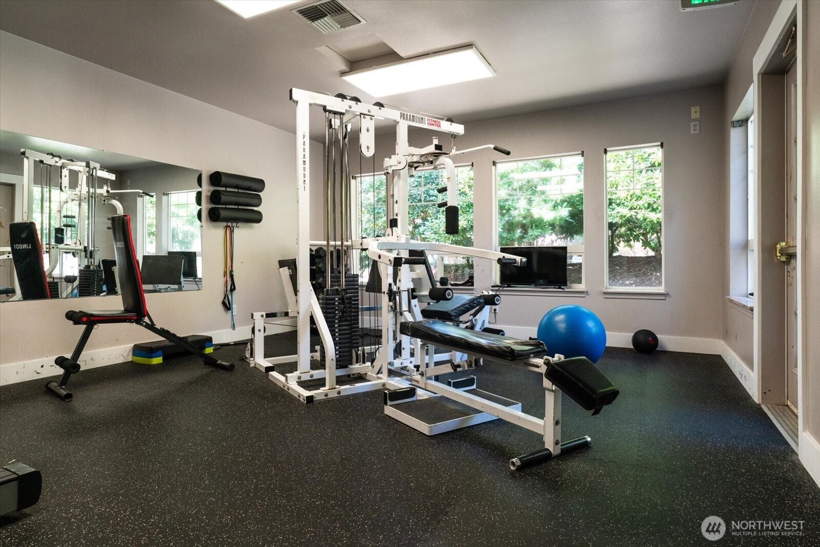 15150 140th Way Southeast, Unit T104 Renton, WA 98058 - Photo 38 of 40 a view of a room with gym equipment