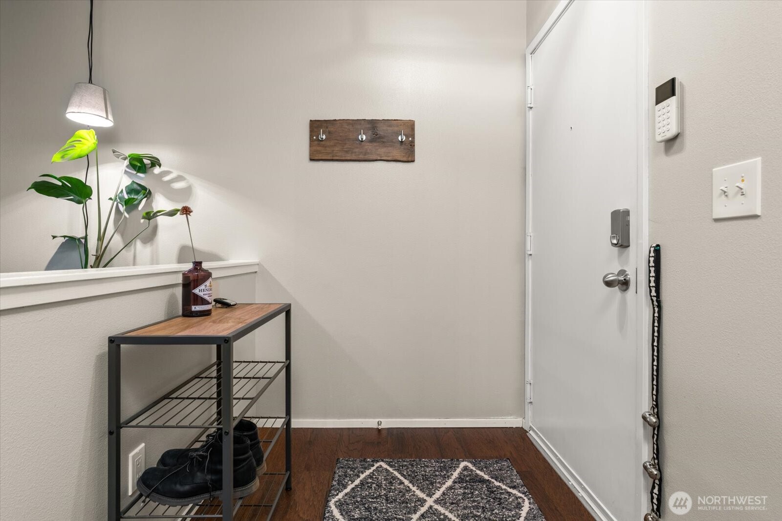 15150 140th Way Southeast, Unit T104 Renton, WA 98058 - Photo 4 of 40 a view of entryway with livingroom