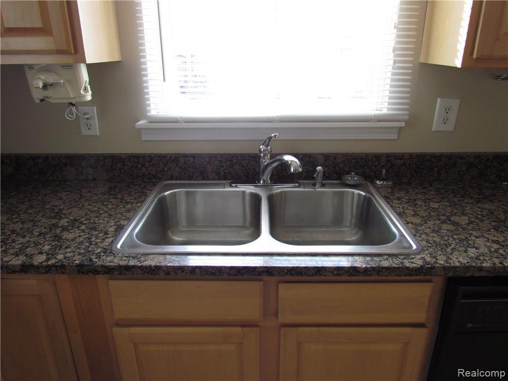 4212 Springfield Street Burton, MI 48509 - Photo 10 of 40 IMG_1732.JPG