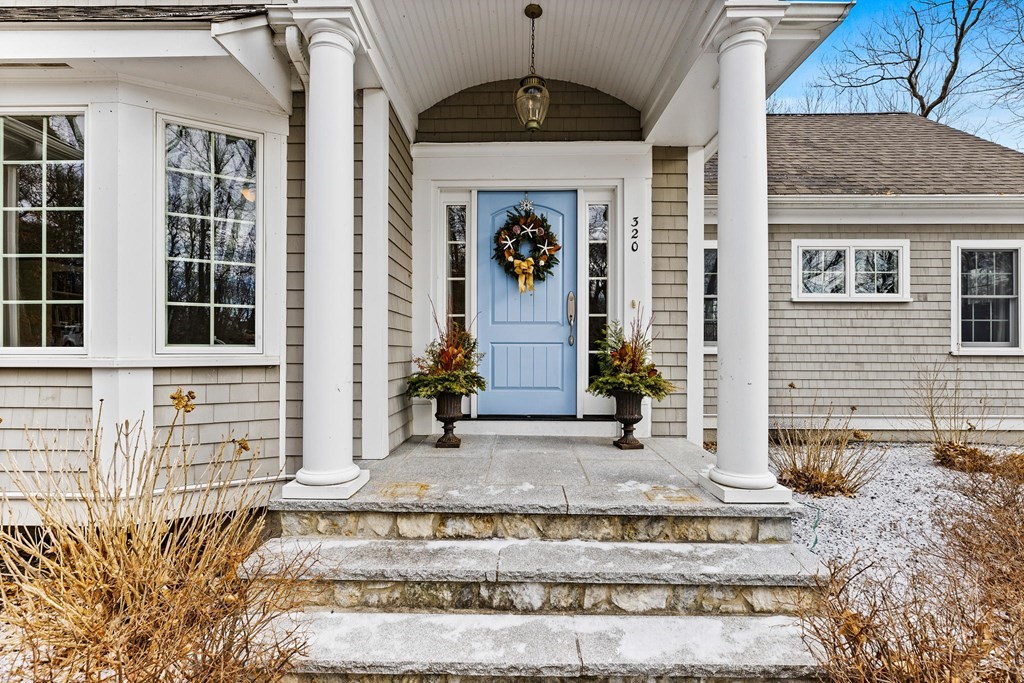 320 Gannett Road Scituate, MA 02066 - Photo 3 of 32 Gallery Image 3