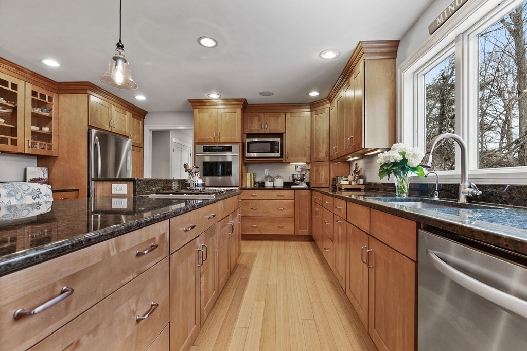 320 Gannett Road Scituate, MA 02066 - Photo 9 of 32 Gallery Image 9