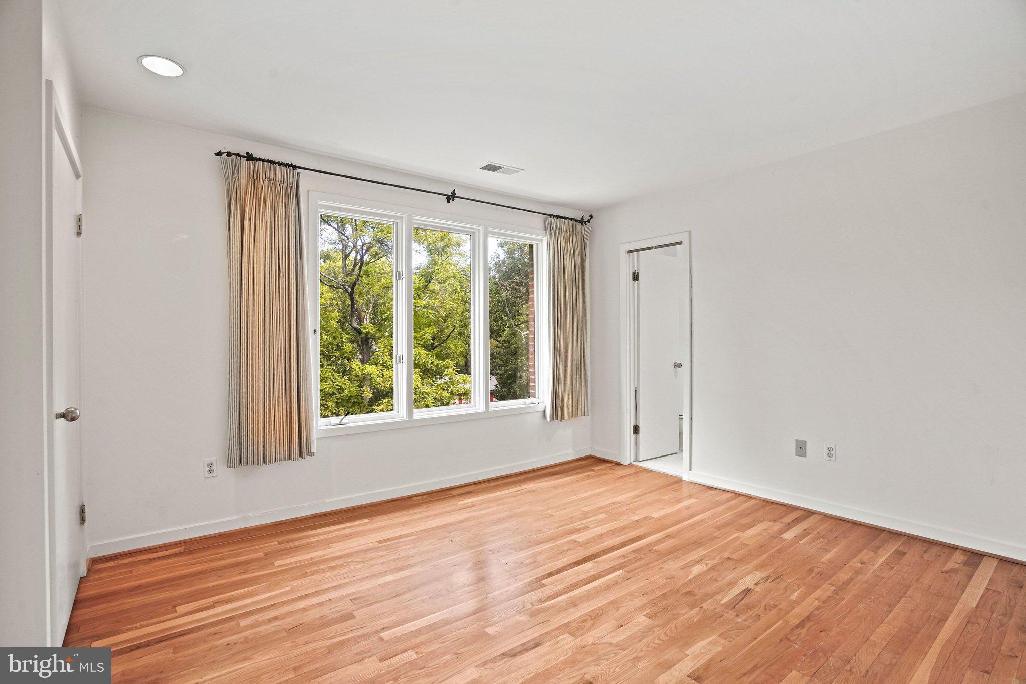 10320 Glen Road Potomac, MD 20854 - Photo 16 of 36 Gallery Image 16