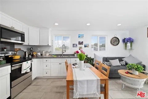 $949,950 | 6763 Lurline Avenue, Winnetka, CA 91306