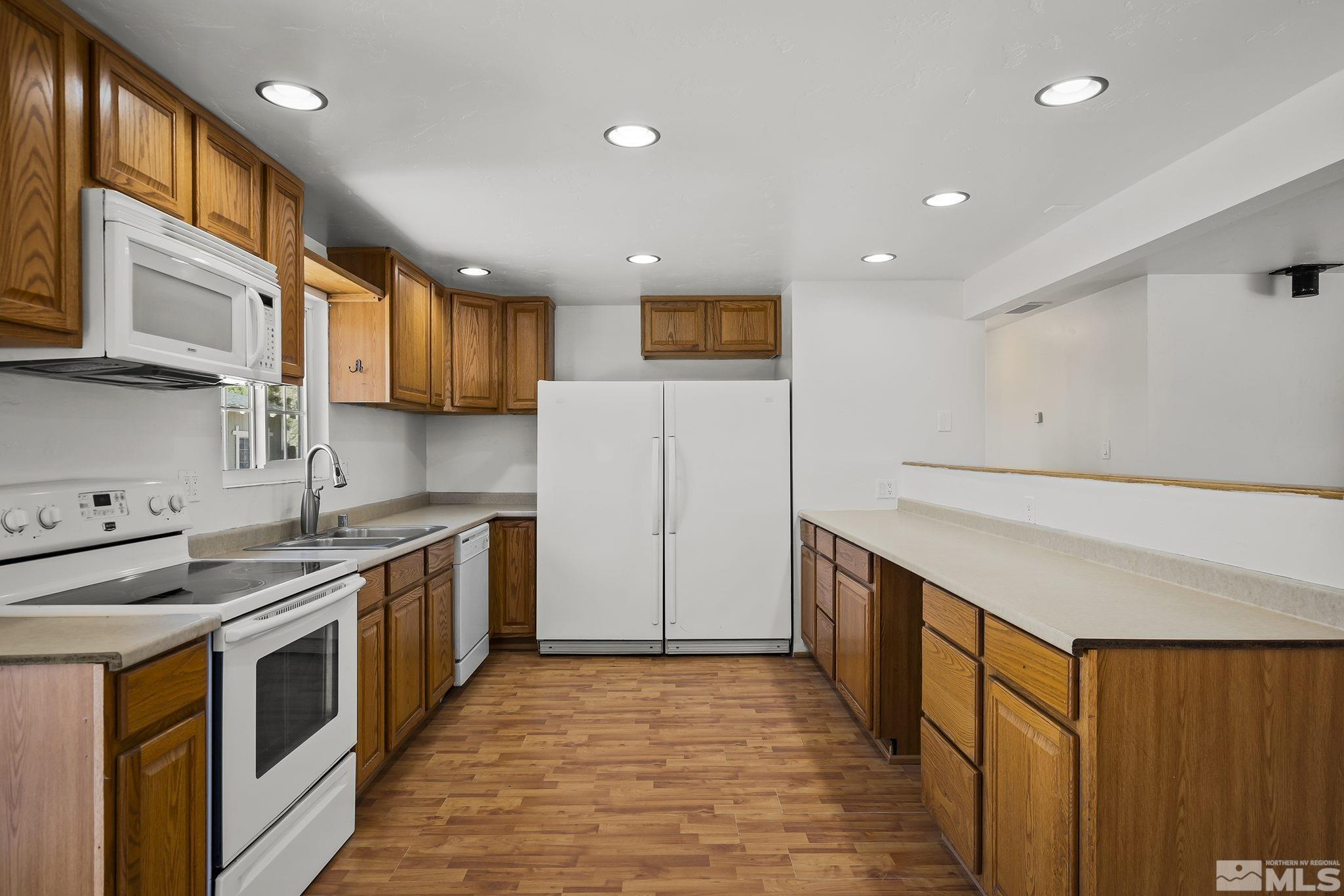 9385 Gremlin Way Reno, NV 89506 - Photo 7 of 18 Photo 7
