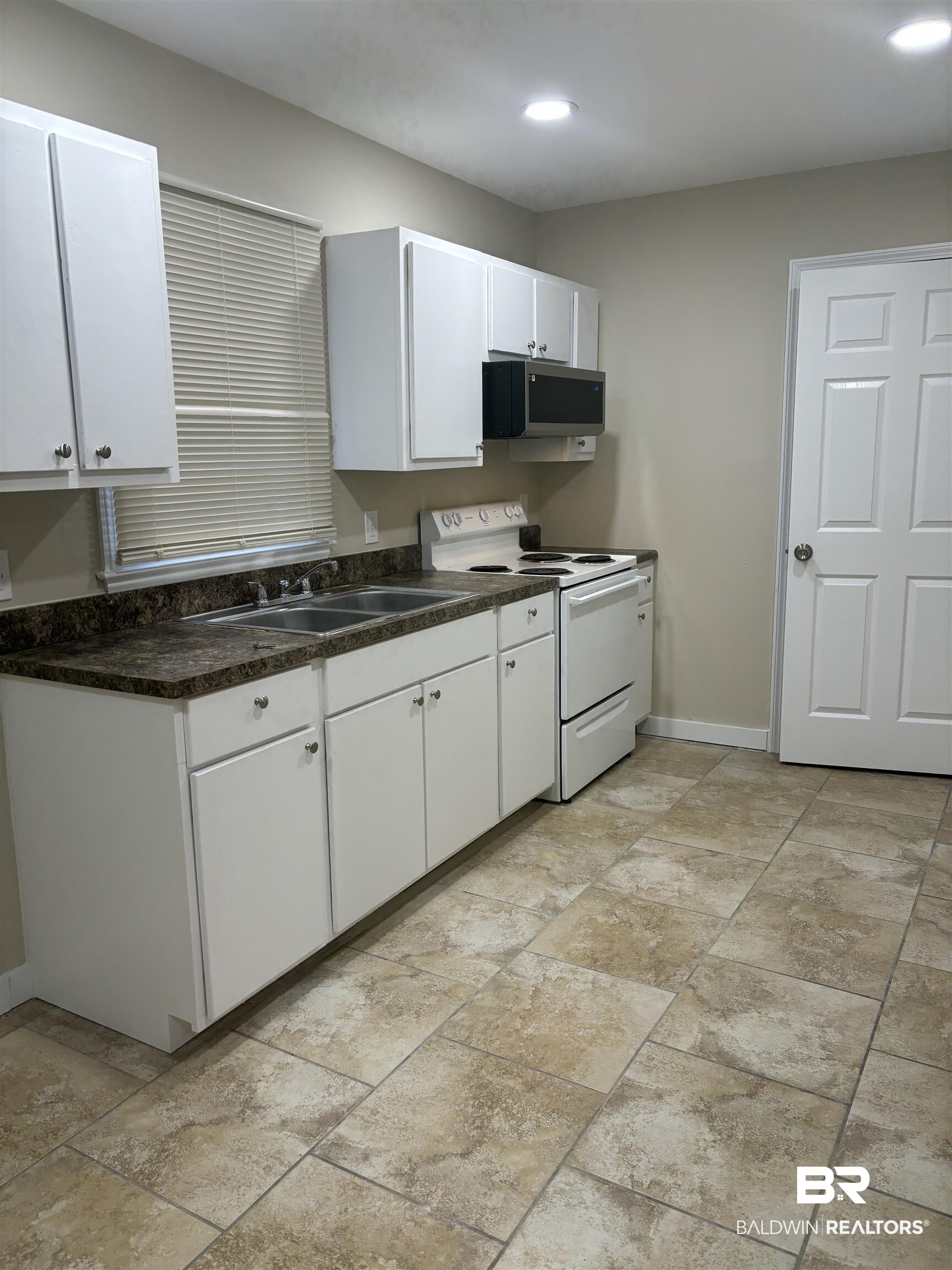 7225 Tangerine Avenue Mobile, AL 36618 - Photo 3 of 13