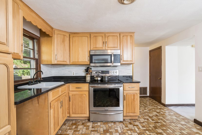 54 Indian Road Waltham, MA 02451 - Photo 5 of 18 Gallery Image 5
