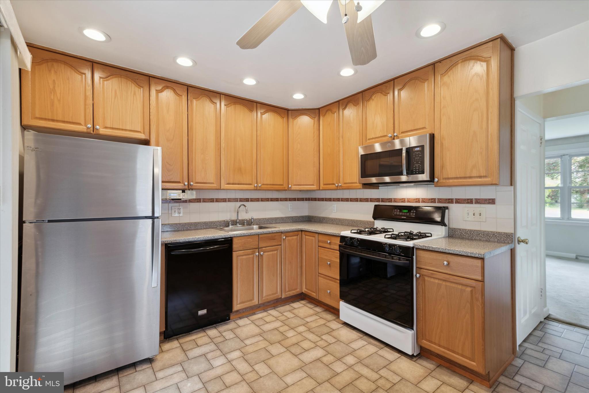 3208 Primrose Road Philadelphia, PA 19114 - Photo 7 of 25 Gallery Image 7