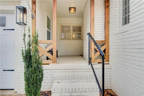 a view of entryway with a front door