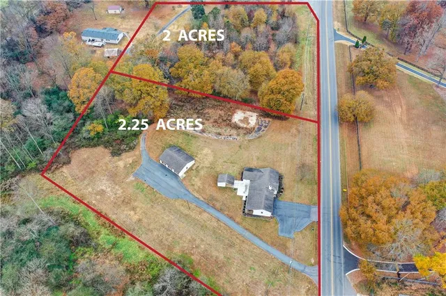 a picture of a bathroom