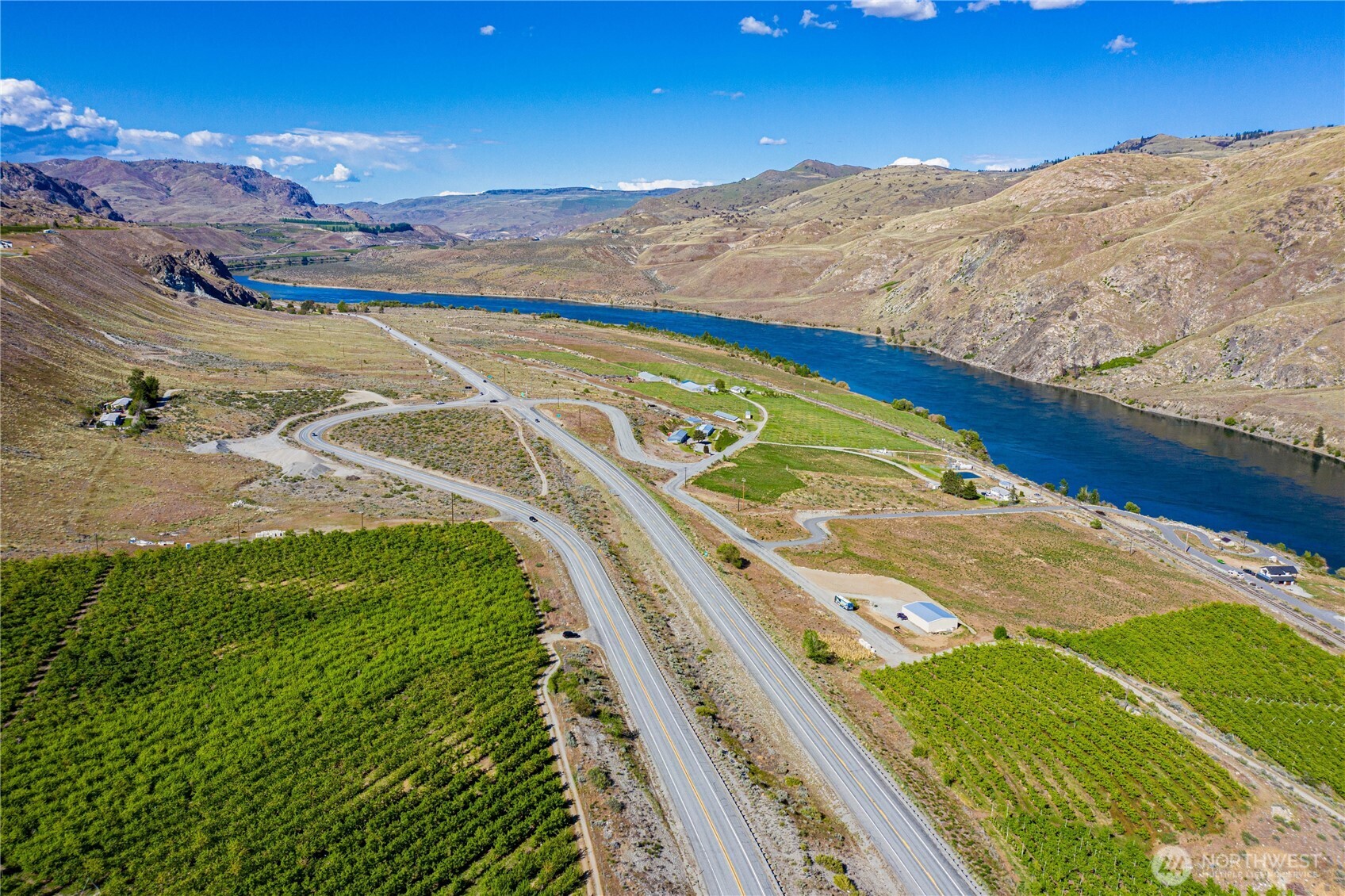 0 Us Highway Chelan, WA 98816 - Photo 4 of 40 a view of a tennis court