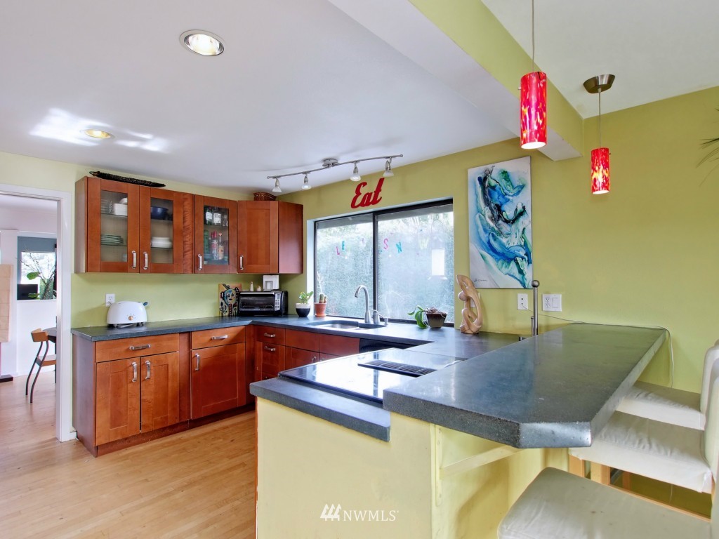 849 Main Street Edmonds, WA 98020 - Photo 4 of 23 Gallery Image 4