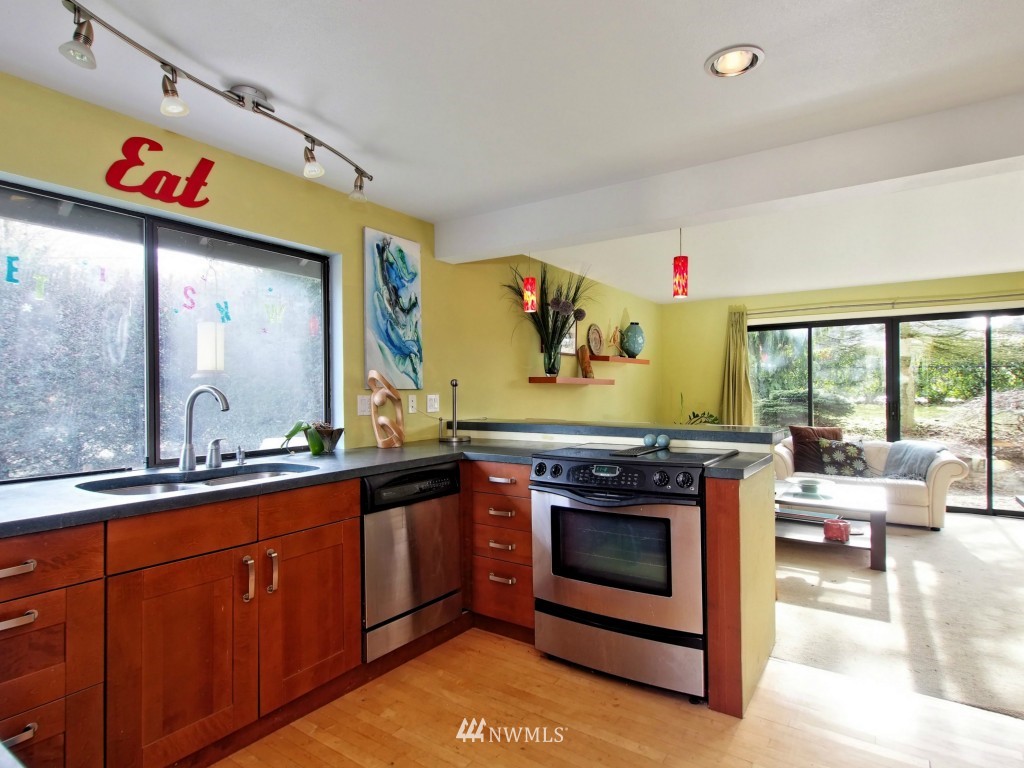 849 Main Street Edmonds, WA 98020 - Photo 5 of 23 Gallery Image 5