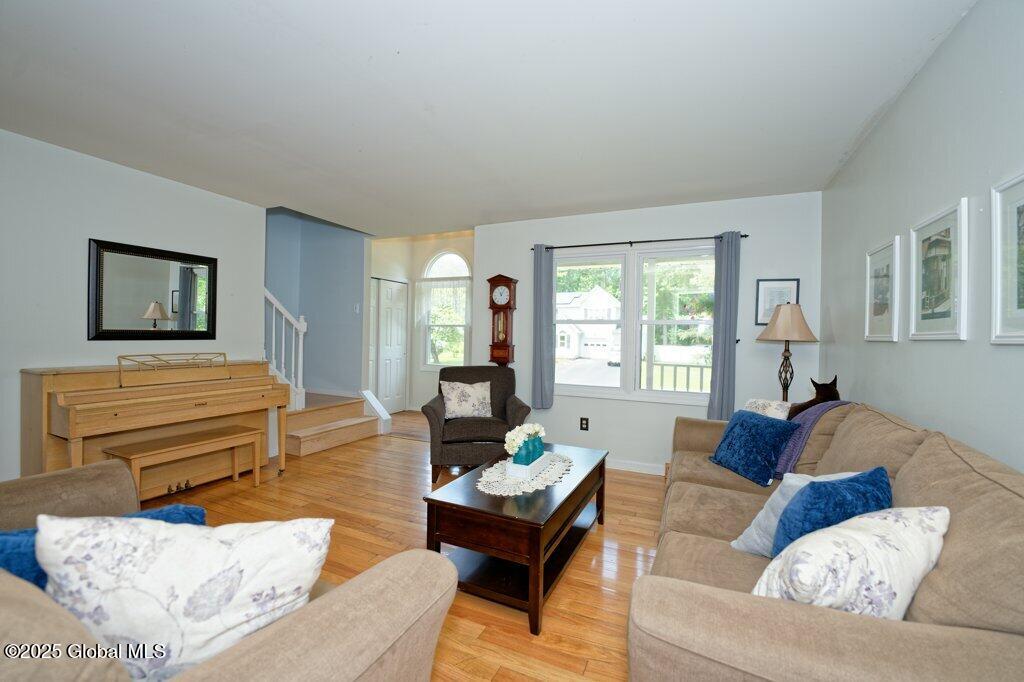 31 Dunwoodie Road Bethlehem, NY 12077 - Photo 15 of 58 014-1 Livingroom 5_m