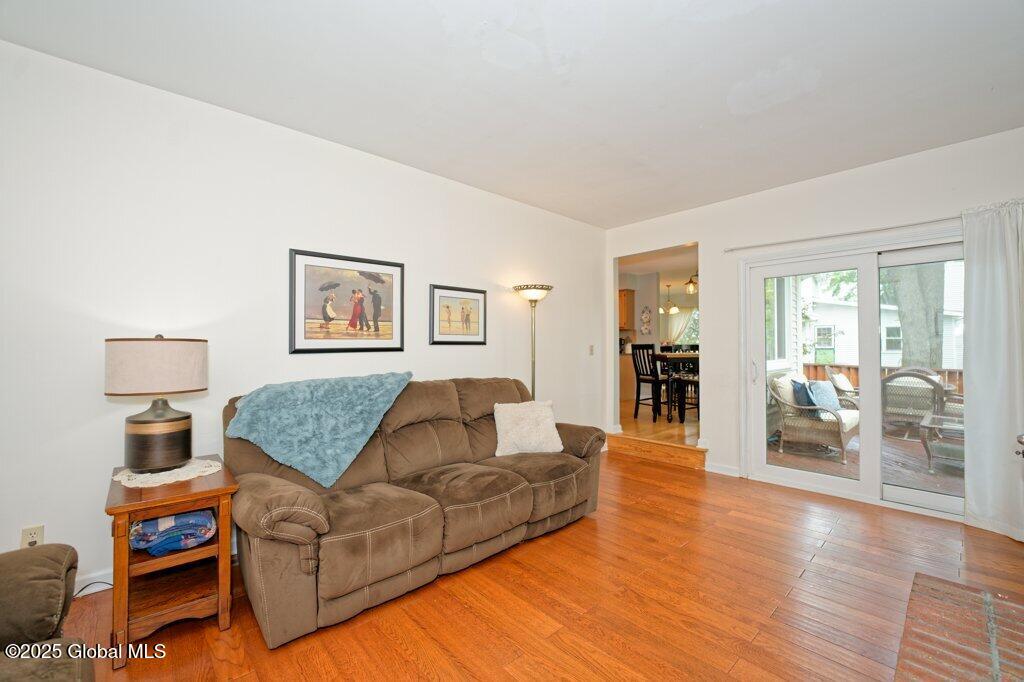 31 Dunwoodie Road Bethlehem, NY 12077 - Photo 18 of 58 028-4 Familyroom 4_m