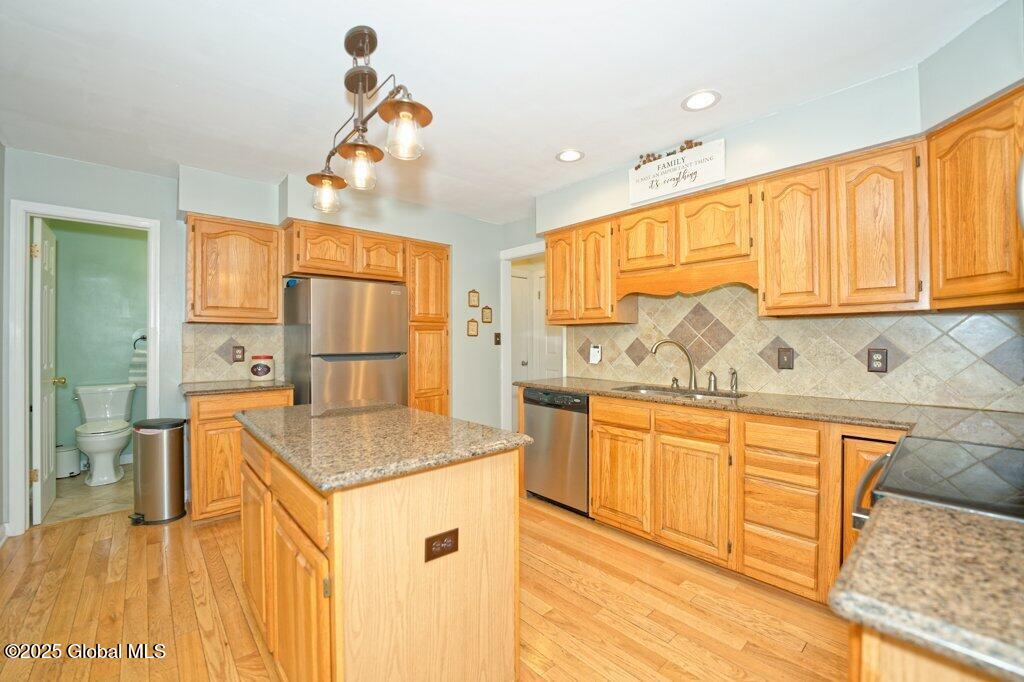 31 Dunwoodie Road Bethlehem, NY 12077 - Photo 5 of 58 022-3 Kitchen 5_m