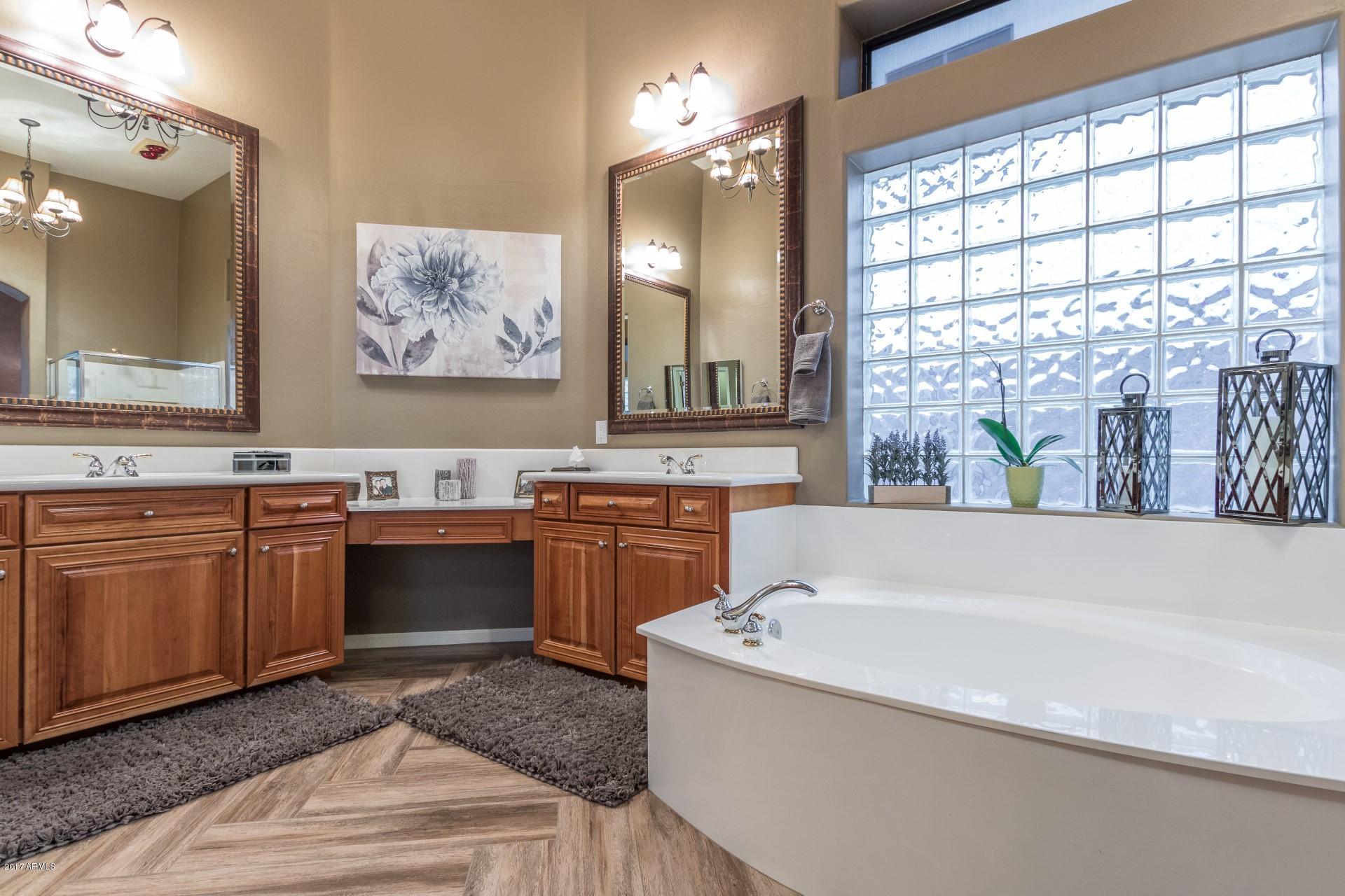 5236 East Hashknife Road Phoenix, AZ 85054 - Photo 8 of 15 Hashknife (12)