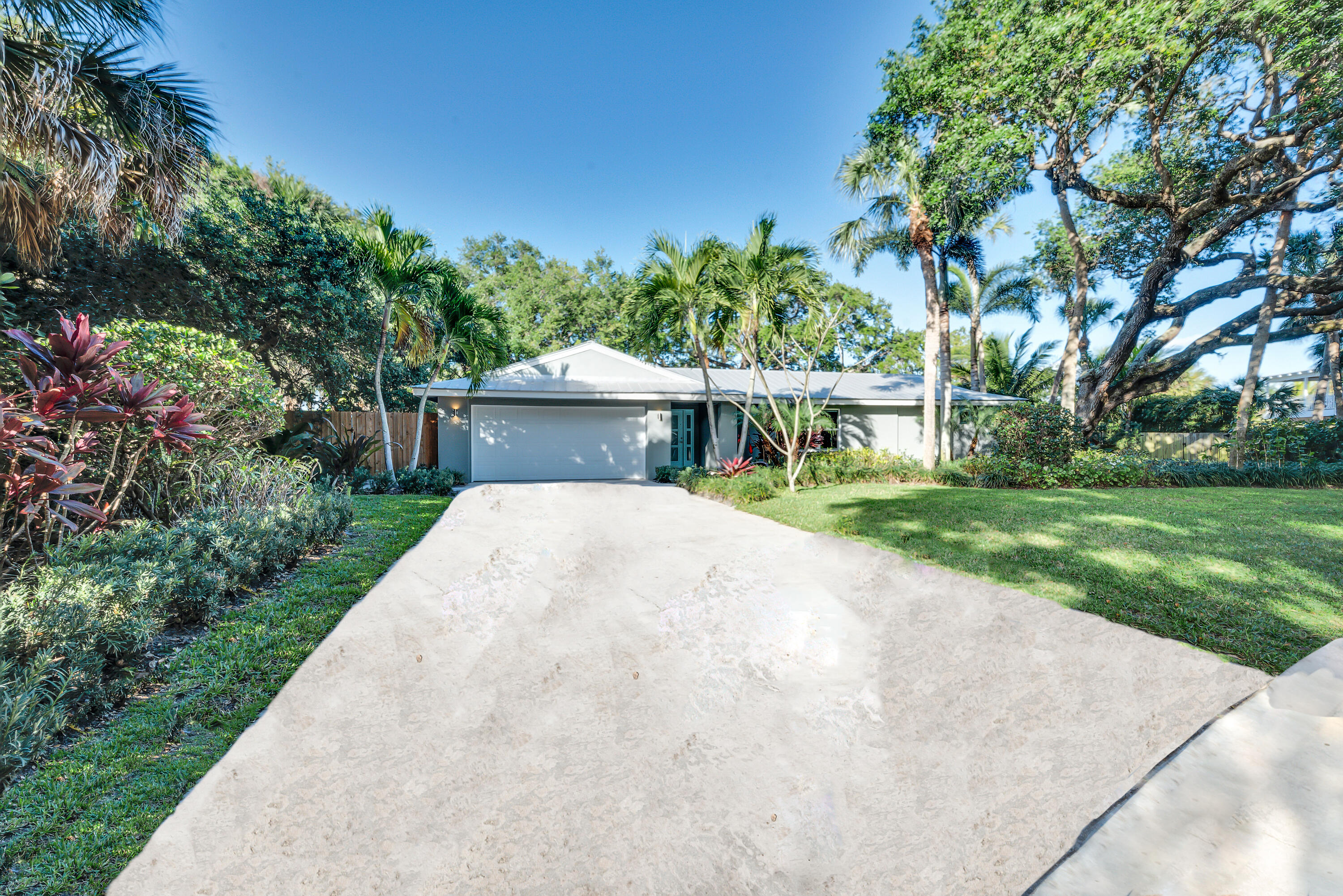 24 Fieldway Drive Sewall's Point, FL 34996 - Photo 1 of 37 14CE3FCD-B910-4F11-BD08-17F5577C8F2A
