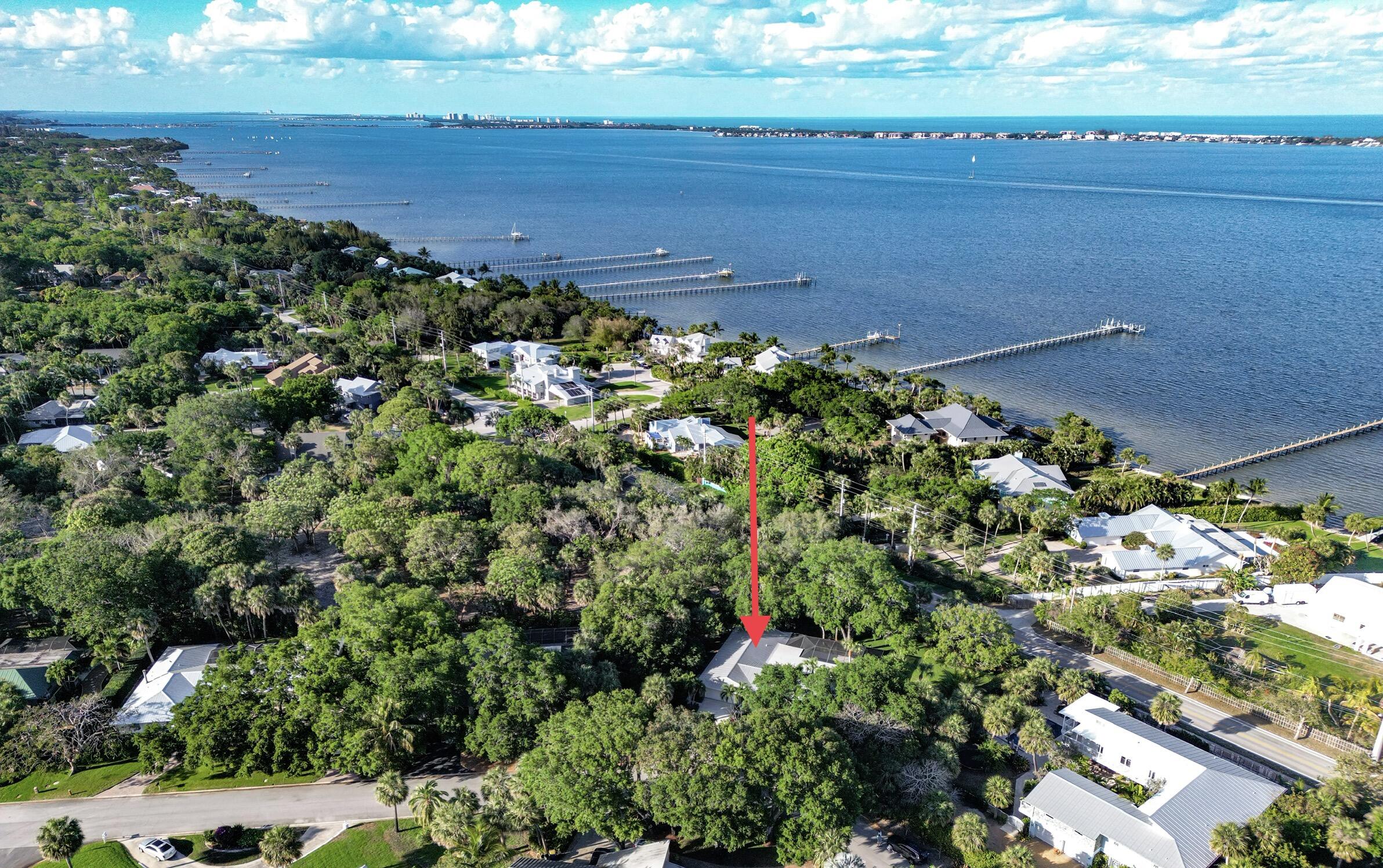 24 Fieldway Drive Sewall's Point, FL 34996 - Photo 2 of 37 Image-4
