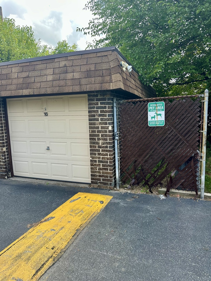 820 Elder Road, Unit C315 Homewood, IL 60430 - Photo 18 of 18 a view of a backyard