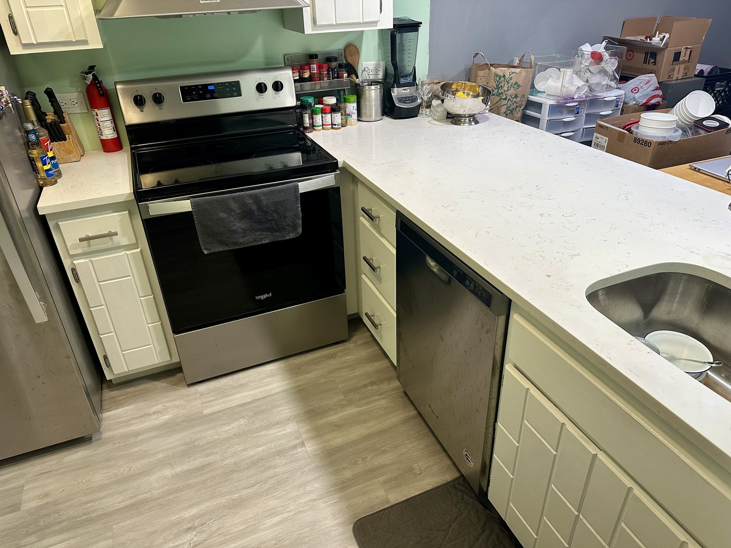 820 Elder Road, Unit C315 Homewood, IL 60430 - Photo 4 of 18 a kitchen with a sink and cabinets