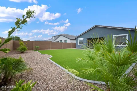 a view of a yard in front of house