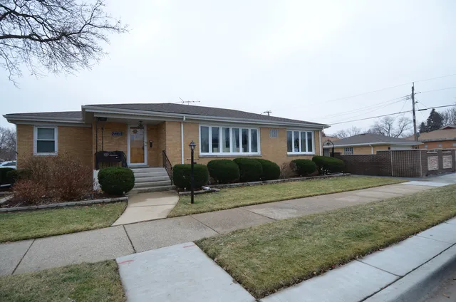 $539,900 | 7235 West Barry Avenue, Chicago, IL 60707