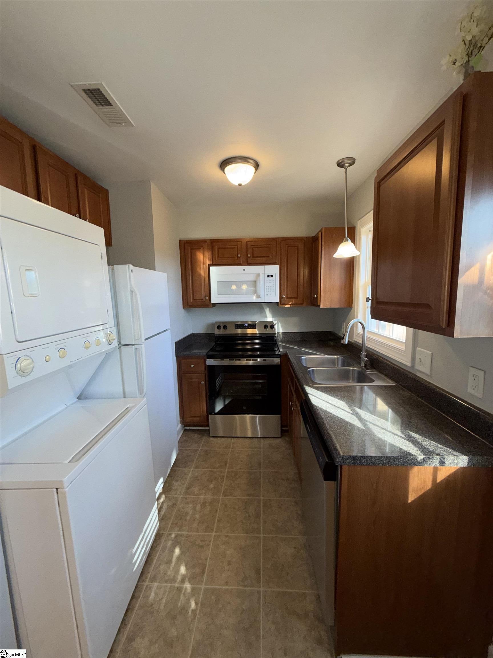 27 Ruby Bay Lane Simpsonville, SC 29681 - Photo 3 of 15