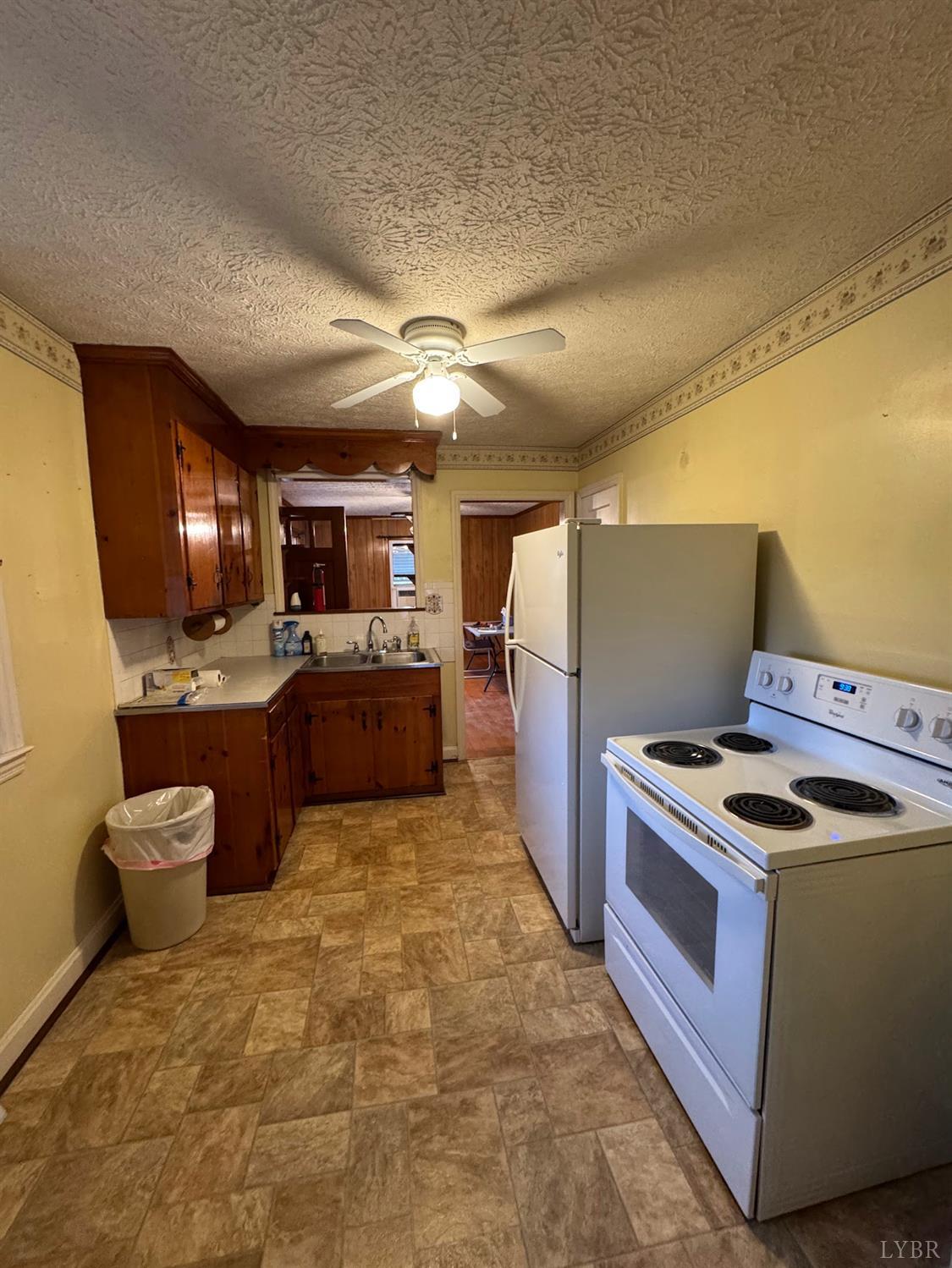 126 Rothwood Road Monroe, VA 24574 - Photo 4 of 21 a kitchen with a stove and a refrigerator