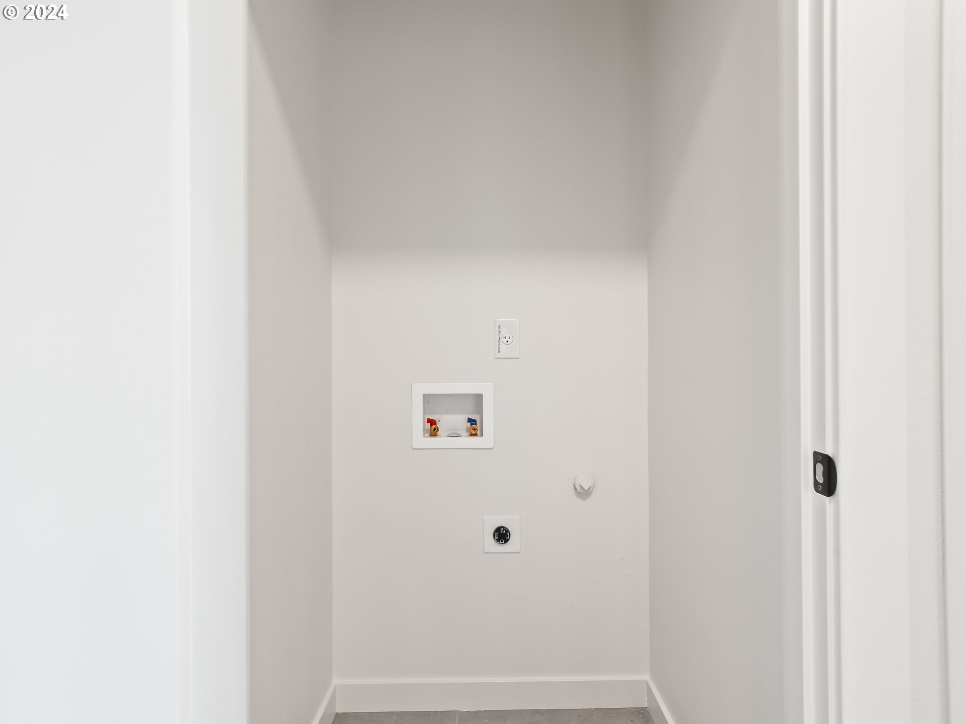 4636 Northeast Sumner Street Portland, OR 97218 - Photo 19 of 39 a view of bathroom