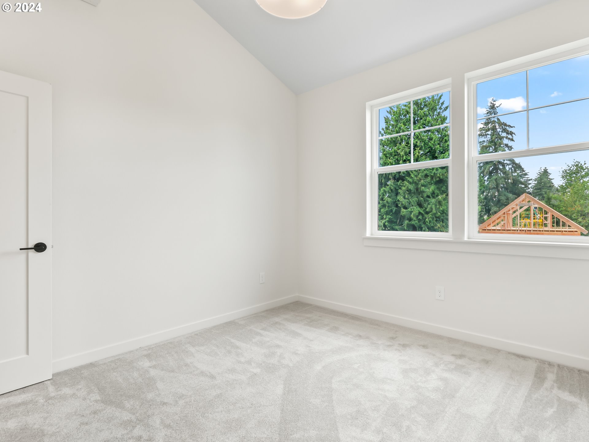4636 Northeast Sumner Street Portland, OR 97218 - Photo 21 of 39 an empty room with a window