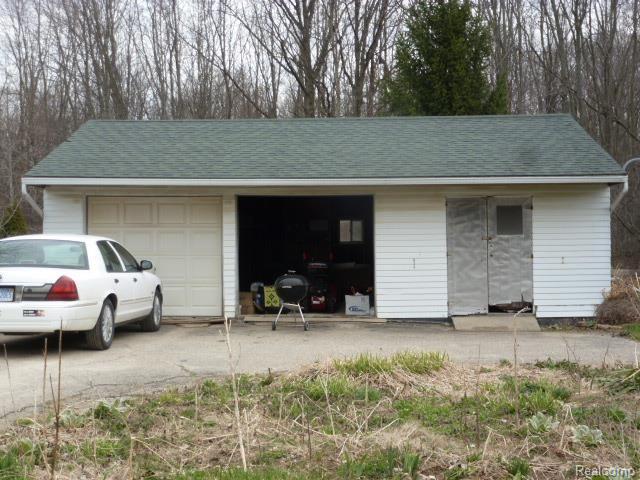 4760 North Fleming Road Howell, MI 48855 - Photo 3 of 20 4760 Fleming 017.jpg