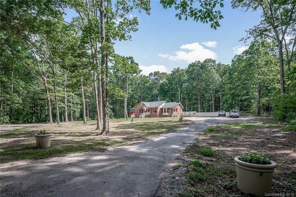 1236 Brian Road Clover, SC 29710 - Photo 3 of 32