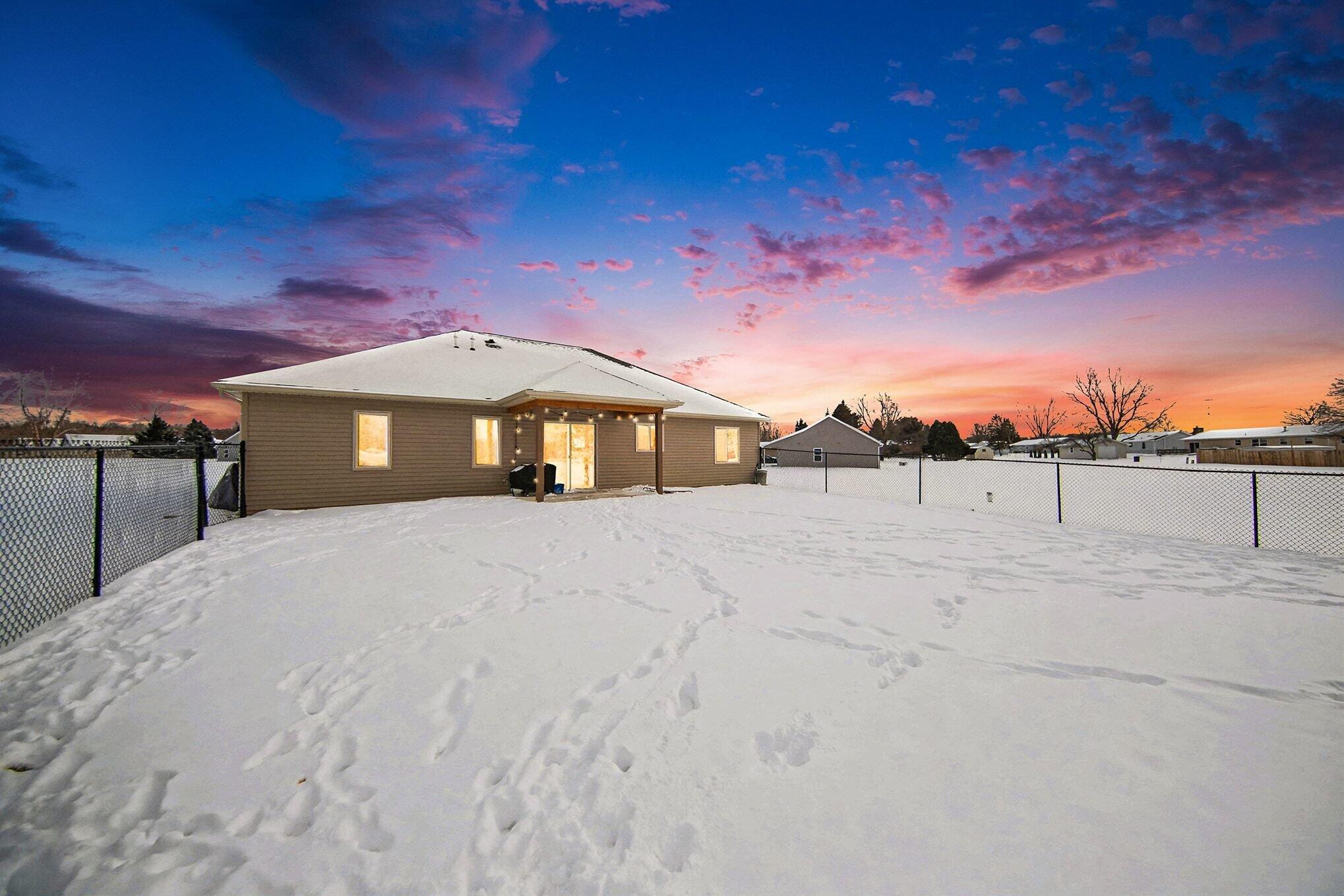 4729 Basin Street Adrian, MI 49221 - Photo 2 of 19 002_file_9865